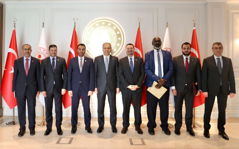 İçişleri Bakanımız Sayın Ali Yerlikaya; Birleşik Arap Emirlikleri, Suudi Arabistan, Umman, Bahreyn, Kuveyt ve Katar büyükelçileri ve maslahatgüzarlarını kabul etti.