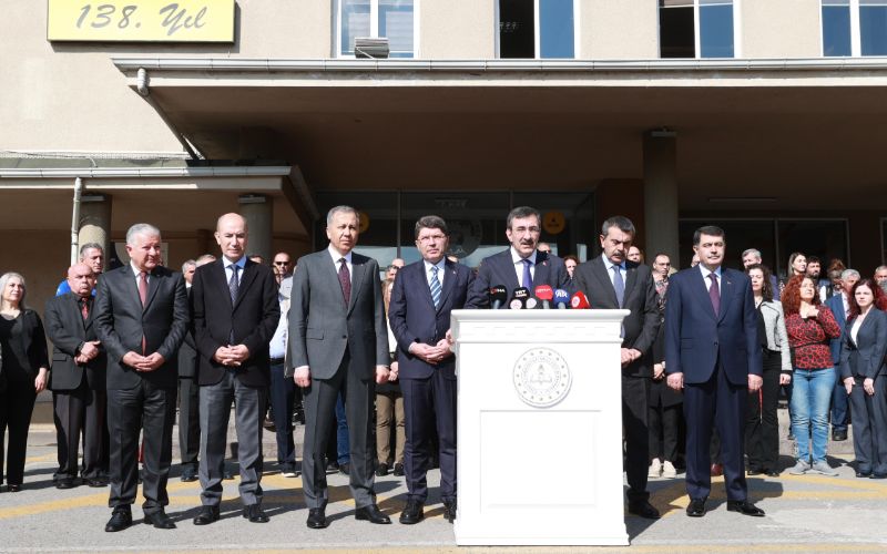 İçişleri Bakanımız Sayın Ali Yerlikaya Ankara Atatürk Lisesi Bayrak Törenine Katıldı