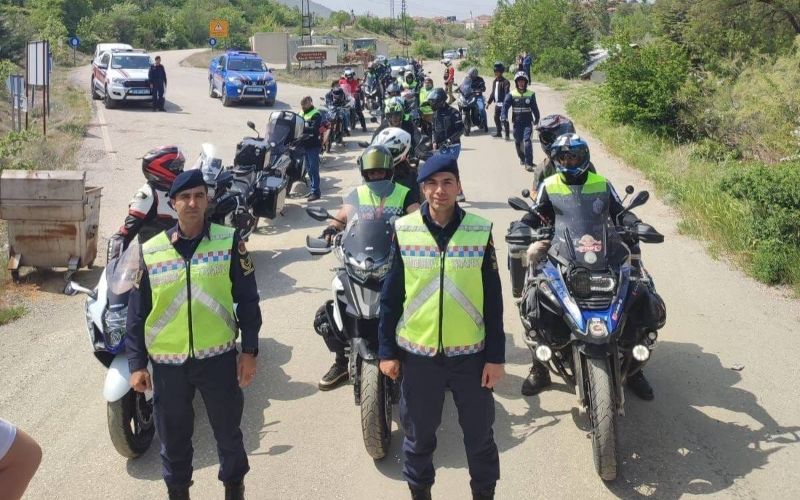 Elazığ’da Jandarma, Motosiklet Sürücülerini Bilgilendirdi
