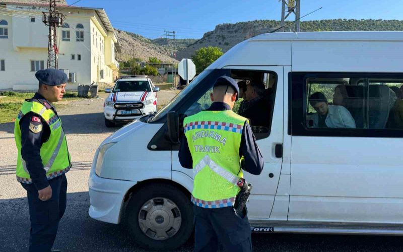 Gaziantep’te Jandarma Okul Servis Araçlarını Denetledi