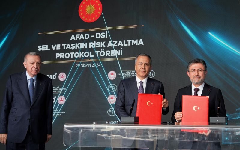İçişleri Bakanımız Sayın Ali Yerlikaya, Cumhurbaşkanımız Sayın Recep Tayyip Erdoğan’ın teşrifleri ile düzenlenen AFAD-DSİ Sel ve Taşkın Risk Azaltma Protokol Törenine katıldı.
