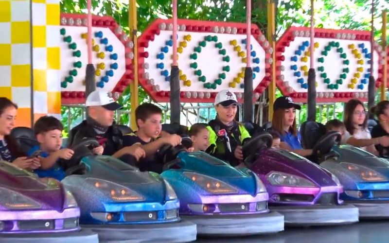 Denizli'de Polis Ekipleri Özel Çocuklarla Birlikte Lunaparkta Eğlenceli Bir Gün Yaşadı