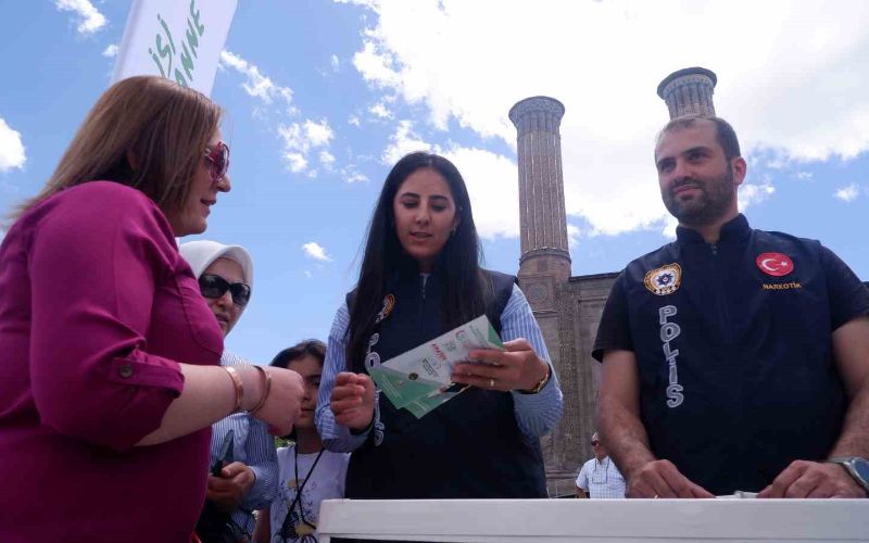 Erzurum'da Uyuşturucuyla Mücadele: Vatandaşlara UYUMA Programı Tanıtıldı