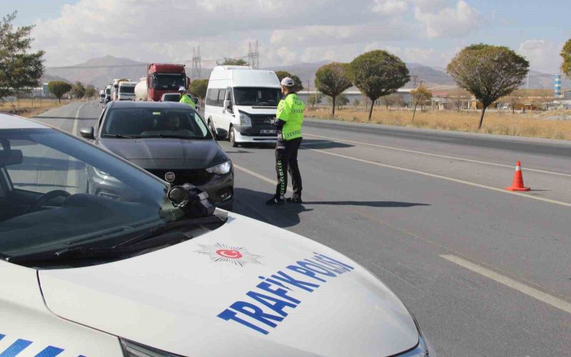 Bitlis Emniyet Müdürlüğü Bölge Trafik Denetleme Şube Müdürlüğü Ekipleri Tarafından Radarla Denetim Yapıldı