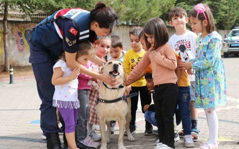 Jandarma Çocukları Bilgilendirdi