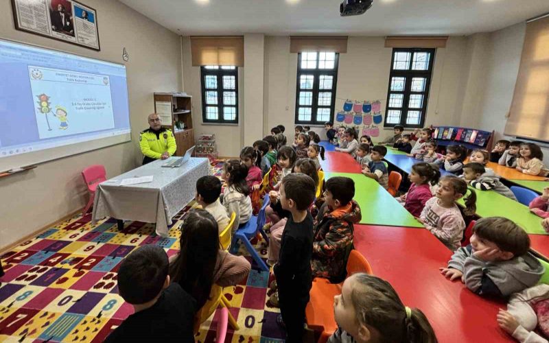 Geleceğin Sürücüleri Minik Öğrencilere Trafik Eğitimleri Verildi