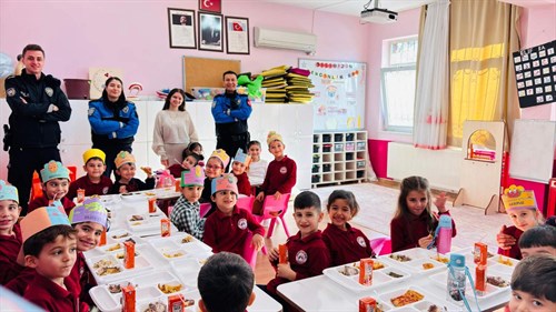 Adıyaman Emniyet Müdürlüğü Toplum Destekli Polislik Şube Müdürlüğü Ekipleri Tarafından Öğrencilere Bilgilendirme ve Mesleki Tanıtım Gerçekleştirildi