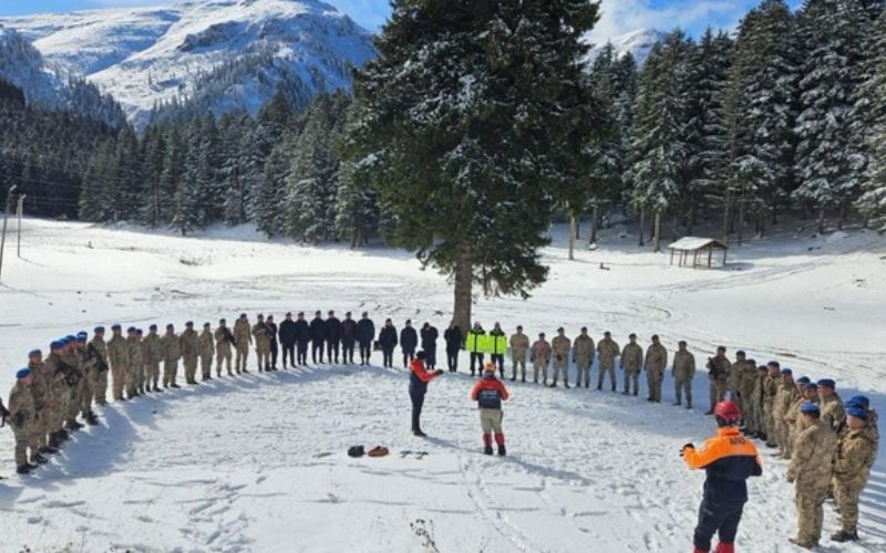 Artvin'de Jandarma Personeline Çığ Felaketlerinde Arama Kurtarma Eğitimi Verildi