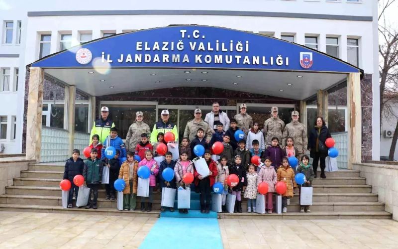 Elazığ'da Öğrenciler, Jandarma Ziyaretiyle Güvenlik ve Kitap Okuma Etkinliği Gerçekleştirdi