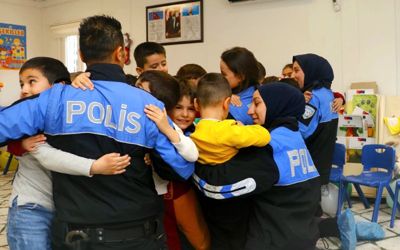 Kahta İlçe Emniyet Müdürlüğü'nden Anaokulu Öğrencilerine Güvenlik Eğitimleri Verildi