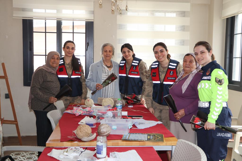 Hatay İl Jandarma Komutanlığ:  "Gölgesinde Hayat Bulduğumuz Çınarlarımızın Haftası Kutlu Olsun"