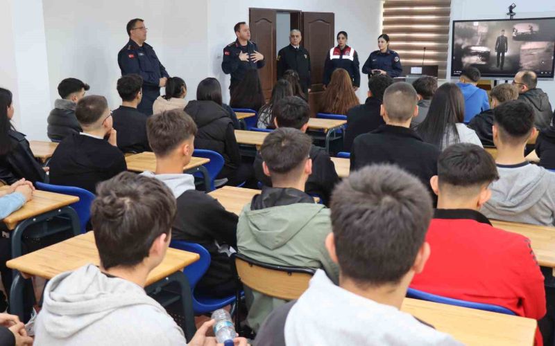 Kırıkkale’de, Jandarma ve Sahil Güvenlik Akademisi’nin Tanıtımı İçin Öğrencilere Bilgilendirme Faaliyeti Düzenledi