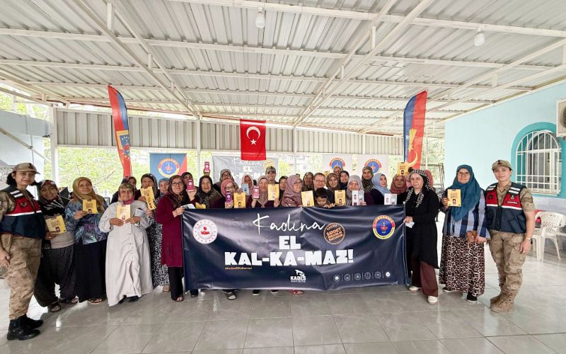 Hatay İl Jandarma Komutanlığı’ndan Kadınlara KADES Eğitimi Verildi 