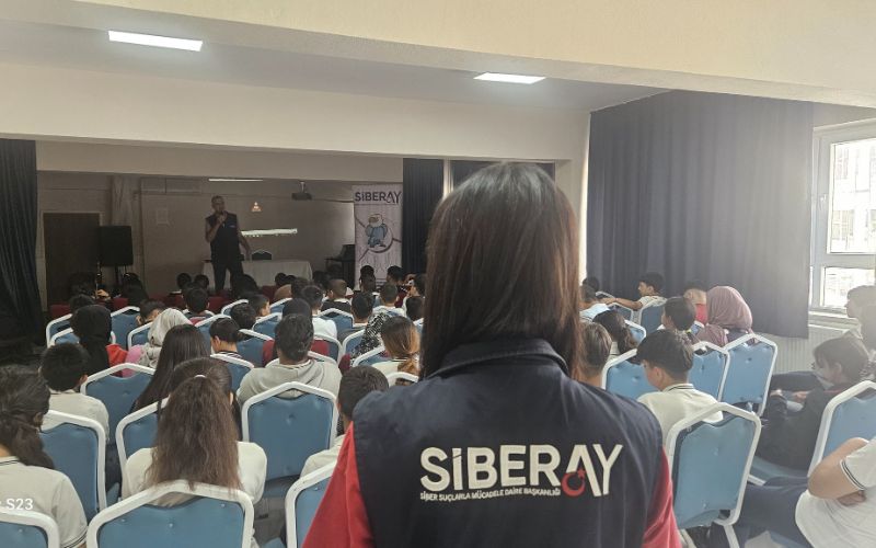 Osmaniye Emniyetinden Öğrencilere Güvenli İnternet ve Siber Zorbalık Eğitimi Verildi