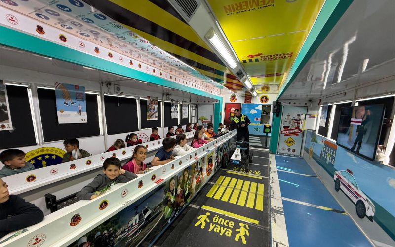 Ardahan, Balıkesir, Kastamonu ve Osmaniye’de Öğrencilere Jandarmadan Uygulamalı Trafik Eğitimi Verildi