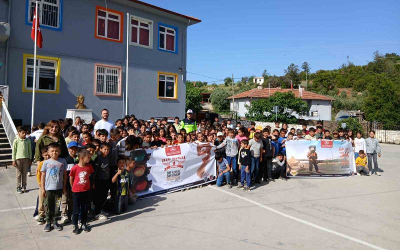 Aydın’da Jandarma Ekiplerinden Öğrenci ve Servis Şoförlerine Trafik Eğitimi Verildi