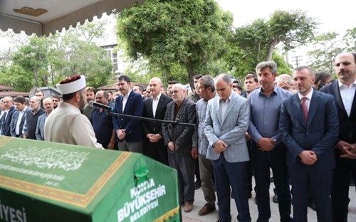 Bakanımız Sn. Süleyman Soylu, Niğde'de yaşanan elîm trafik kazasında hayatını kaybeden İlayda Karakoca'nın Konya'da Düzenlenen Cenaze Töreni'ne Katıldı