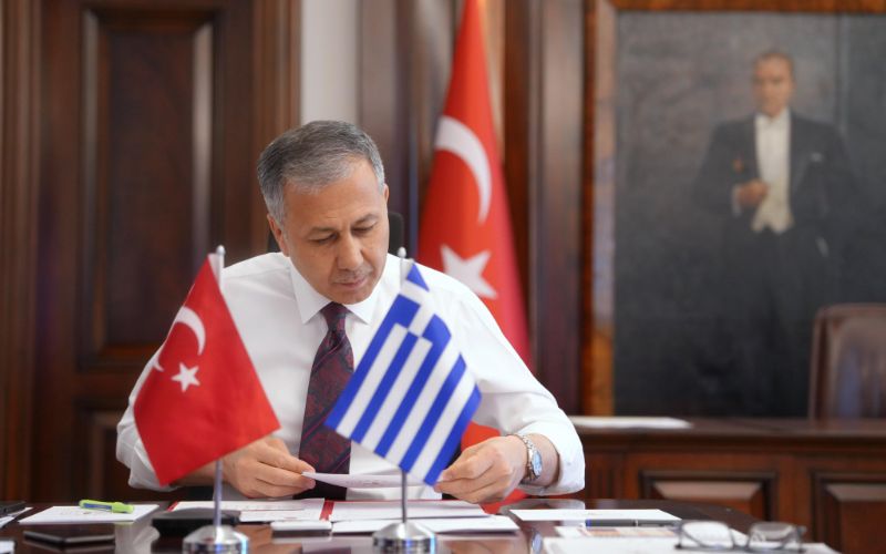 İçişleri Bakanımız Sayın Ali Yerlikaya, Yunanistan Göç Bakanı Sayın Dimitris Kairidis ile telefonla görüştü.