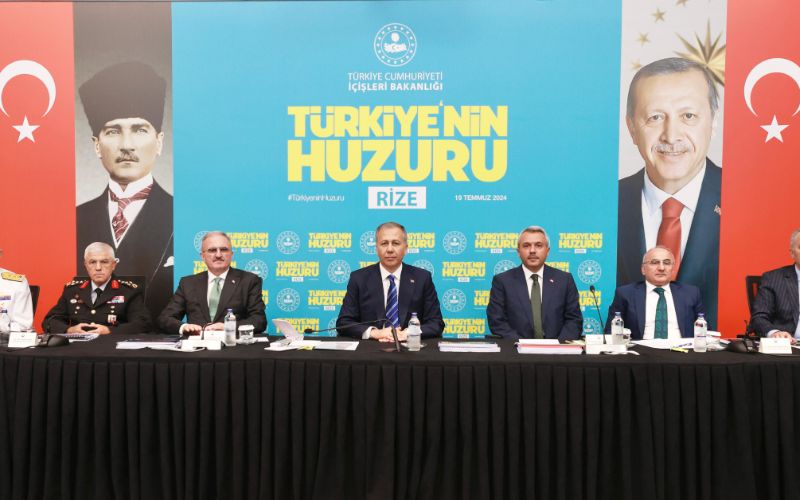 İçişleri Bakanımız Sayın Ali Yerlikaya Rize'de Türkiye'nin Huzuru Toplantısına Katıldı