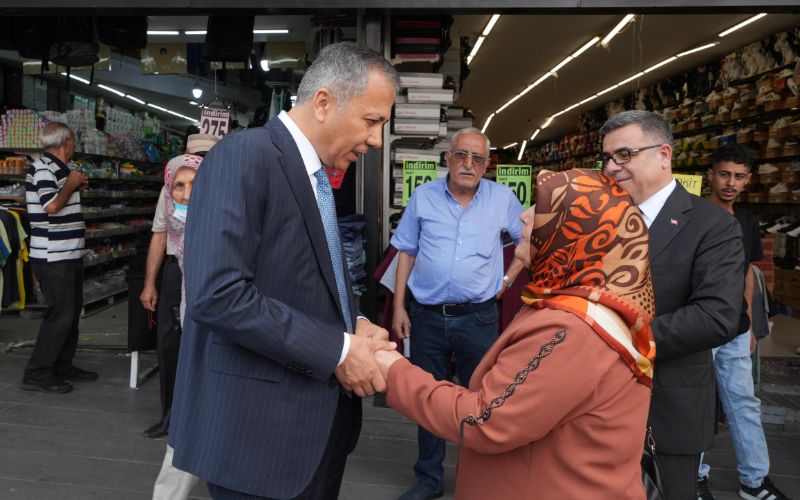 Bakanımız Sayın Ali Yerlikaya, Ulus Anafartalar Çarşısı'nda Vatandaşlarla Buluştu