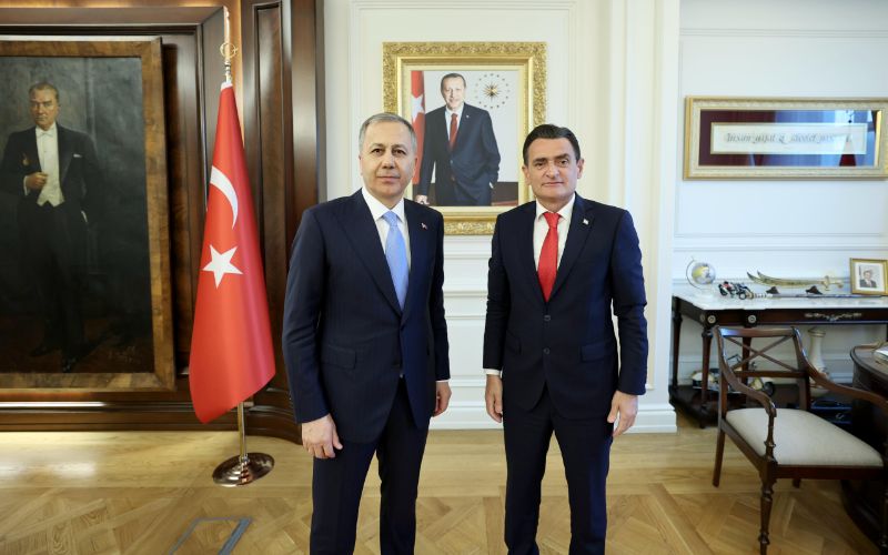  Bakanımız Sayın Ali Yerlikaya, Kuzey Kıbrıs Türk Cumhuriyeti İçişleri Bakanı Sayın Dursun Oğuz ve Heyetini Bakanlığımızda Misafir Etti