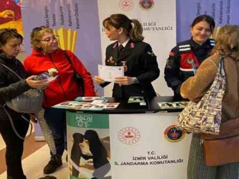 İzmir İl Jandarma Komutanlığı Uyuşturucu Madde Kullanımının Önlenmesi Konusunda Anneleri Bilgilendirdi