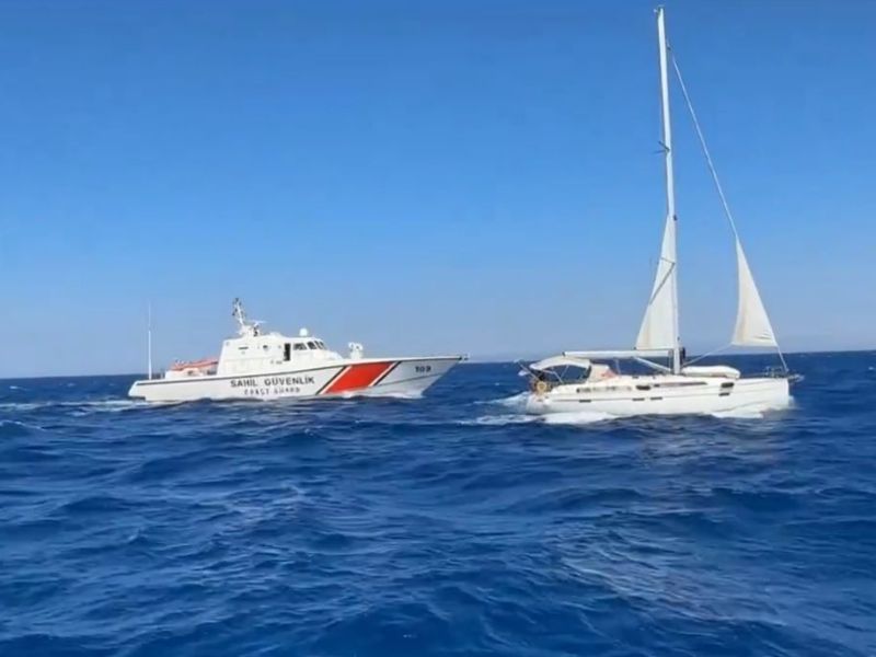  “ASTERI” İsimli Bir Tekneye Yönelik Düzenlenen “KISKAÇ-21” Operasyonunda; Uluslararası Sularda Yurt Dışına Kaçmaya Çalışan 10 Şüpheli Yakalandı