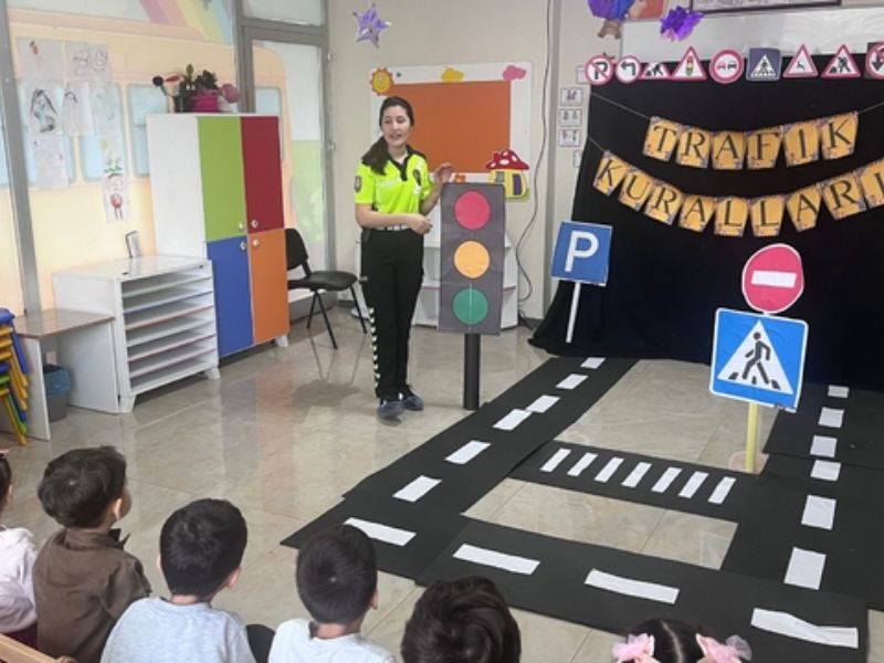 Hatay'da Anaokulu Öğrencilerine Trafik Eğitimi Verildi