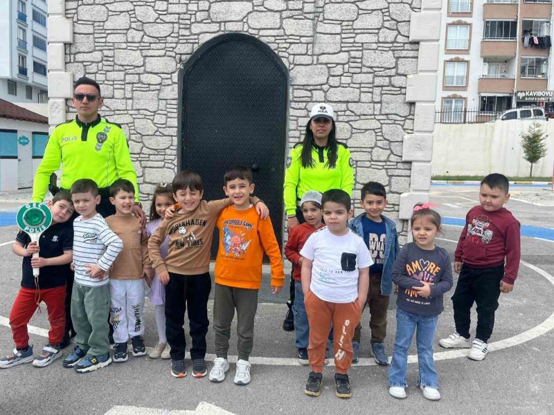 Bilecik'te Miniklere Polislik Mesleği Tanıtıldı