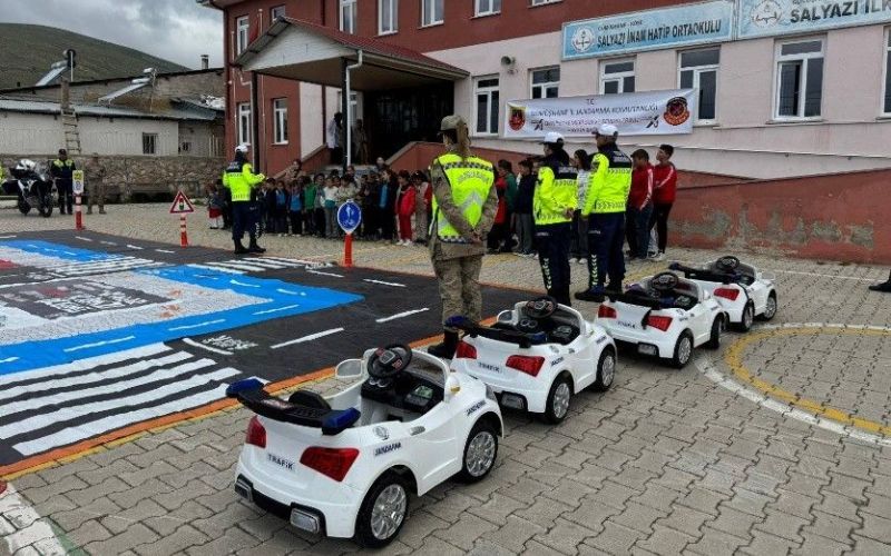 Gümüşhane Jandarma Ekiplerinden Çocuklara Trafik Güvenliği Eğitimi Verildi